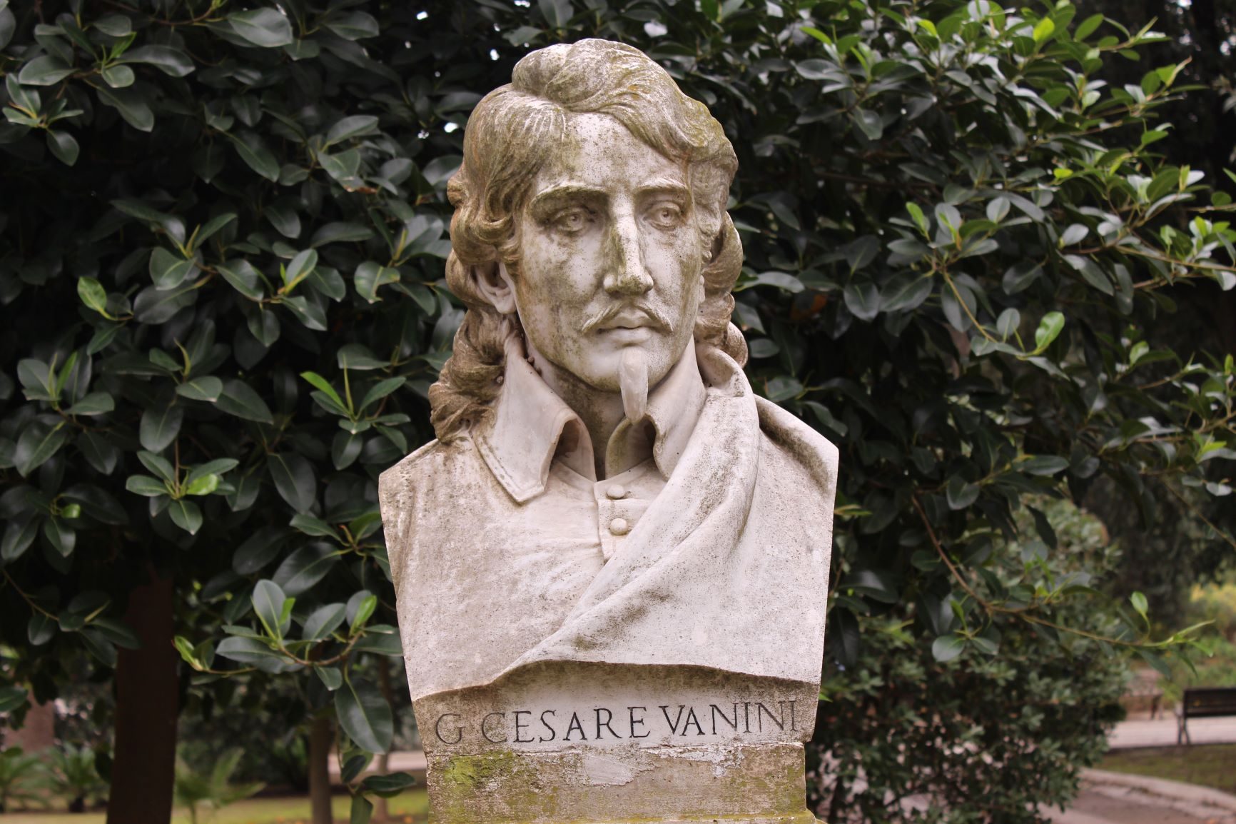 Giulio Cesare Vanini's bust, Lecce (1).JPG